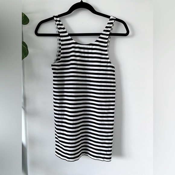 2pc ARITZIA Babaton Tank Tops Black/White stripe and White Sizes: M/L and L - Picture 3 of 4